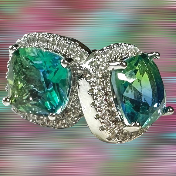 Silver and Green Gemstone
Square Stud Earring - Picture 13 of 16